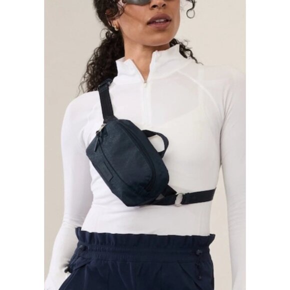Athleta Excursion Crossbody Belt Bag Waist Purse Dark Navy Blue - Picture 1 of 5